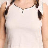 CONTRAST STITCHING SLEEVELSS TOP