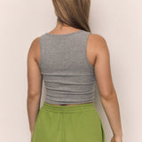 BASIC SQUARE NECK CROPPED SLEEVELESS TOP