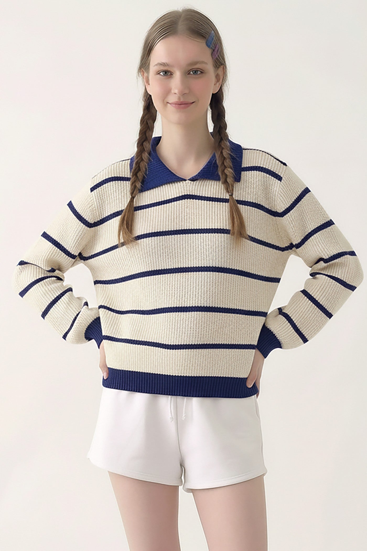 STRIPPED COLLAR SWEATER